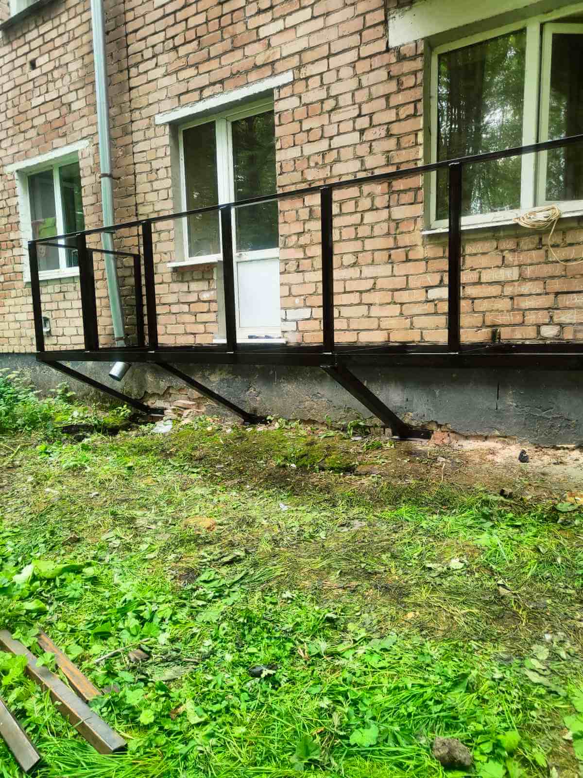 Остекление и отделка балконов в Лобне